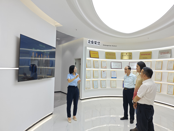 交流|科技賦能，合作共贏—三官廟街道辦書記曹真信攜手企業(yè)伙伴王總一行赴海懷檢測開展交流活動