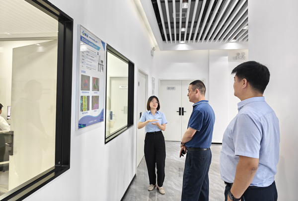 考察|共謀企業(yè)發(fā)展新藍(lán)圖—中原區(qū)工商黨組書記閆勤智一行來訪海懷檢測開展考察活動