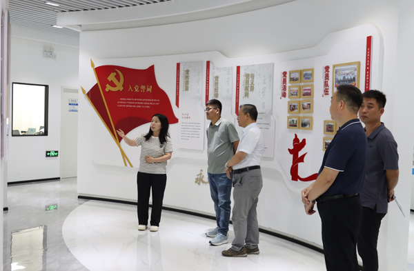 7月30日上午，鄭州市”三個(gè)一批“項(xiàng)目審計(jì)組蒞臨我司實(shí)地考察項(xiàng)目推進(jìn)情況