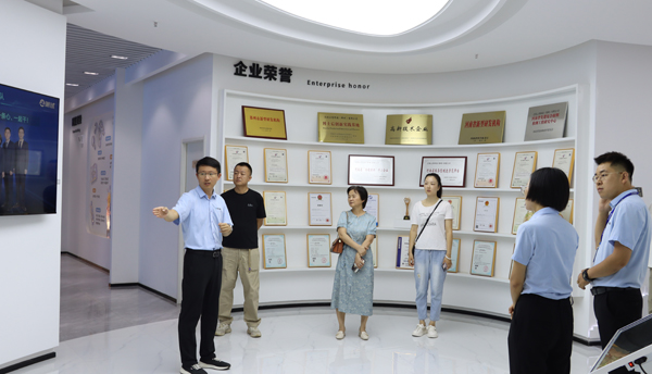鄭州市科學(xué)技術(shù)協(xié)會一行蒞臨我司科普基地進行實地考察